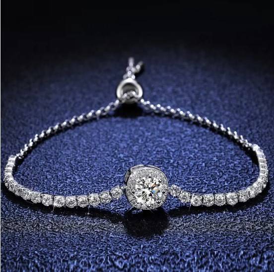 Diamond-studded geometric square pull-out bracelet