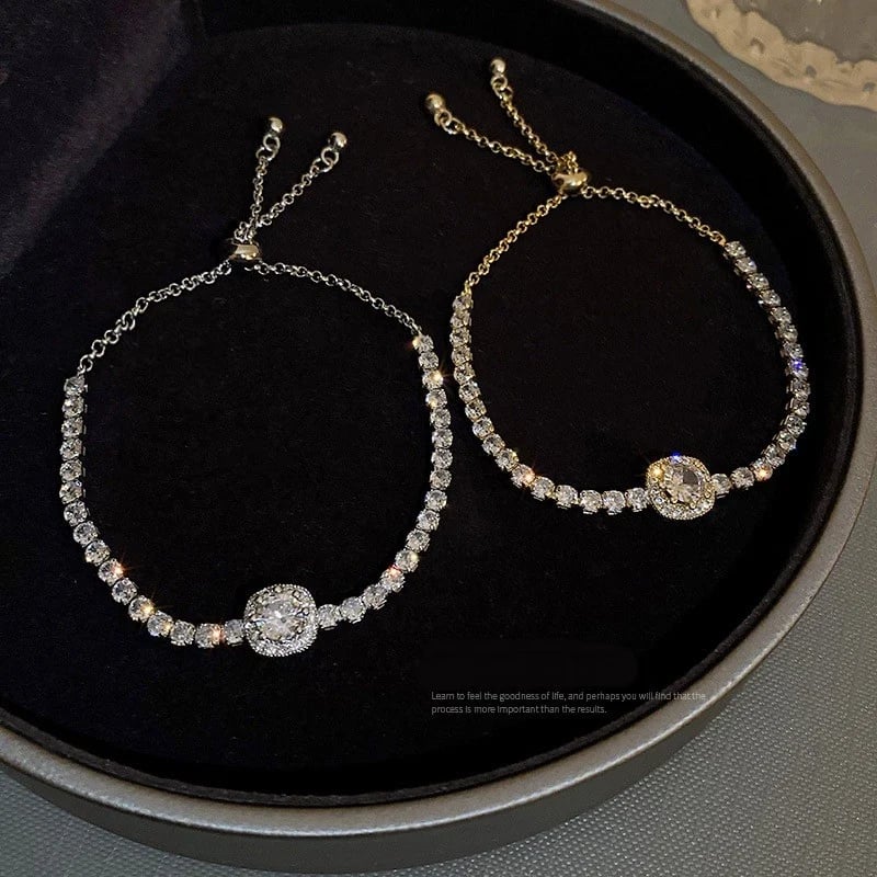 Diamond-studded geometric square pull-out bracelet