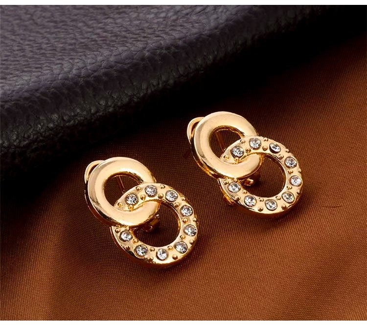Four-piece luxury sparkling jewelry set