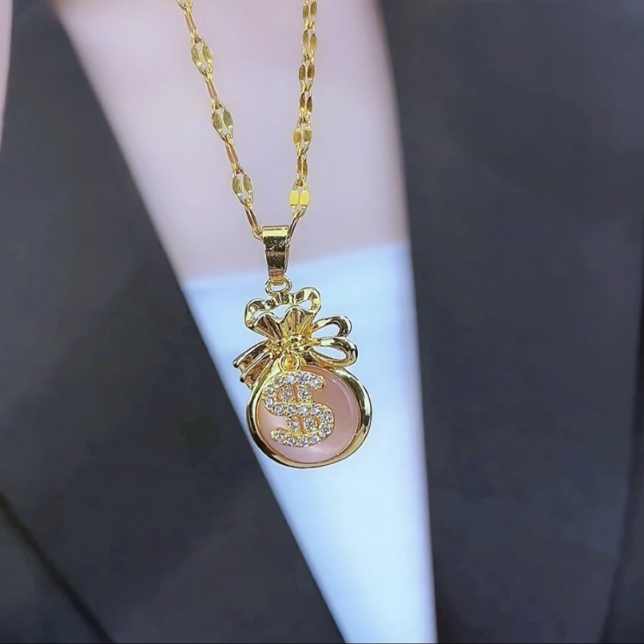 Popular light luxury design clavicle necklace