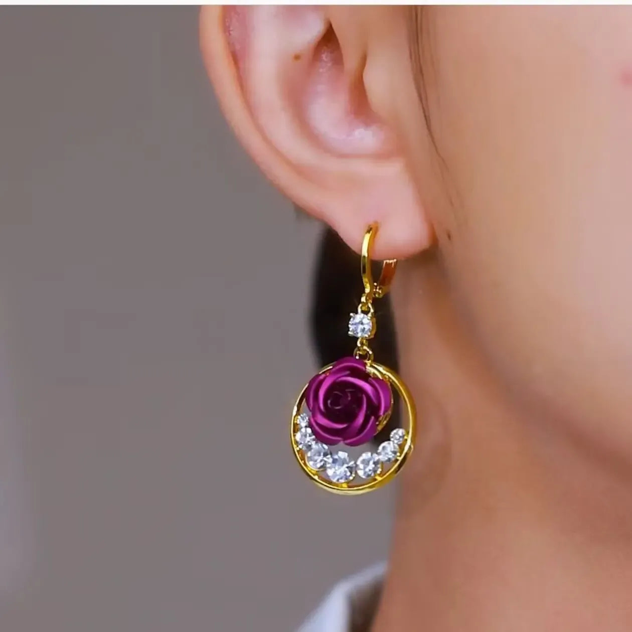 🌹【Necklace + Earrings】Luxury jewelry set with high quality roses