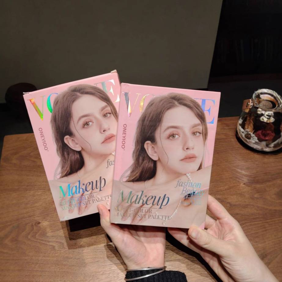 67 colors of pearlescent matte eyeshadow, lip gloss, highlight blush, contouring, multifunctional book-shaped eyeshadow palette