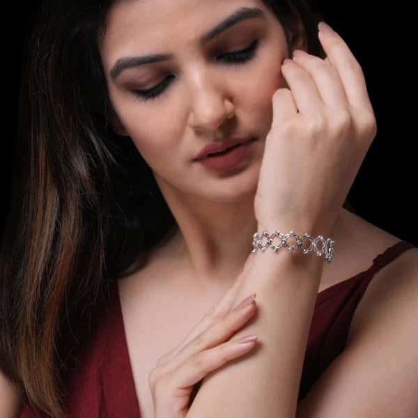 Transformable bracelet with sparkling CZ charm🎁